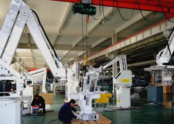 Floor Mounted IP 65 Palletizing Robot And Pallet Lifting Device In Wheat Industry